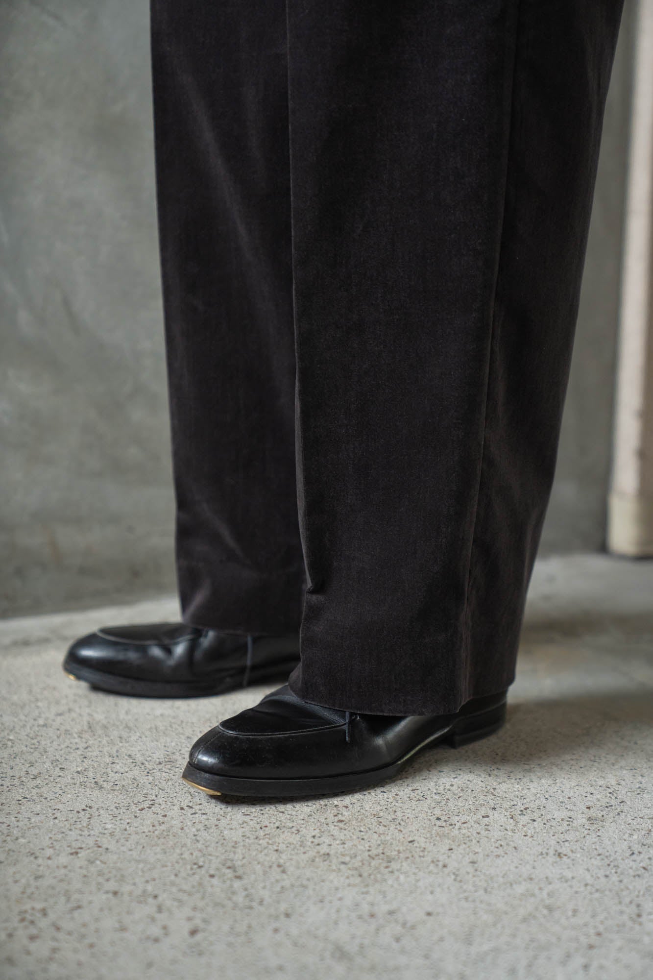Fade Velvet Two-tuck Slacks