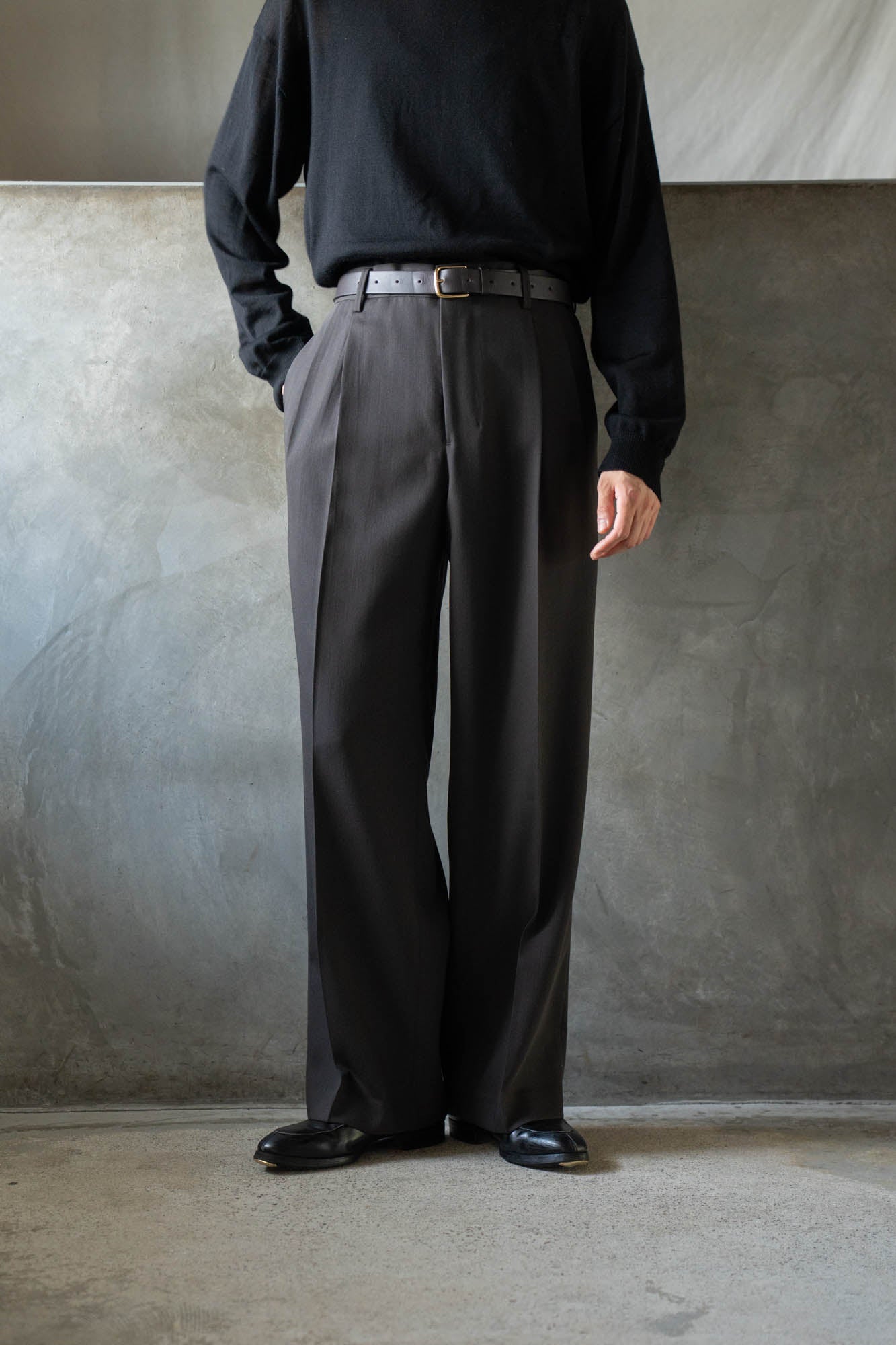 TWO-TUCKS WIDE TROUSERS