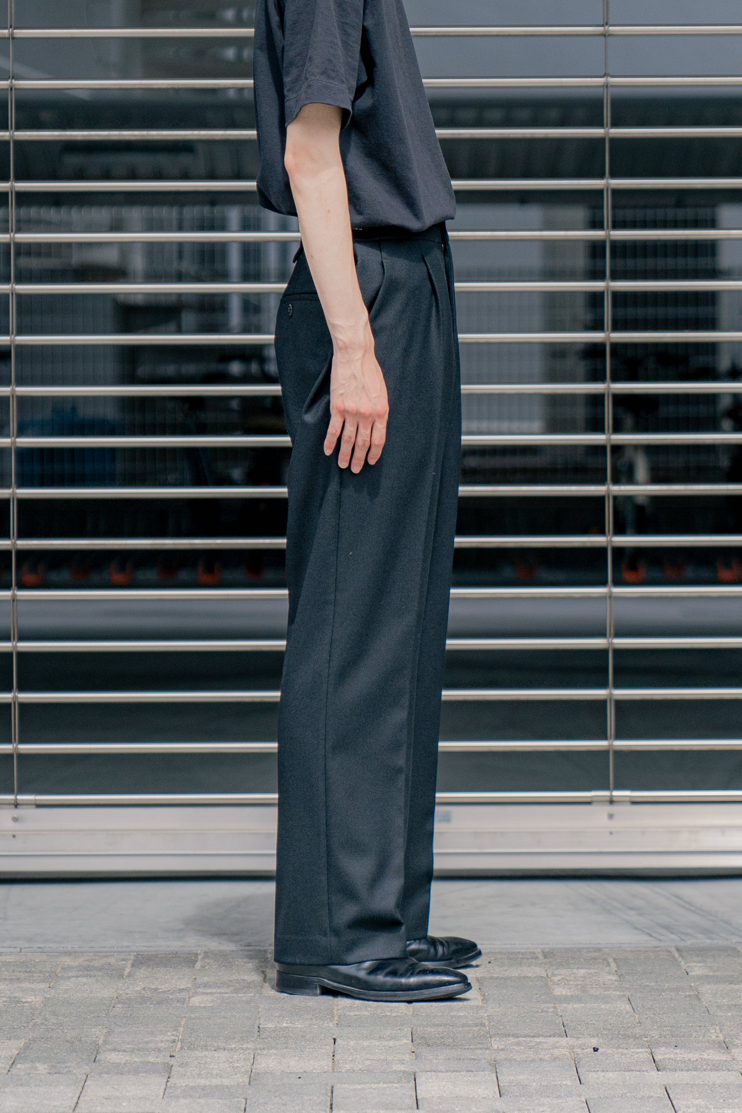 ONE TUCK STRAIGHT TROUSERS