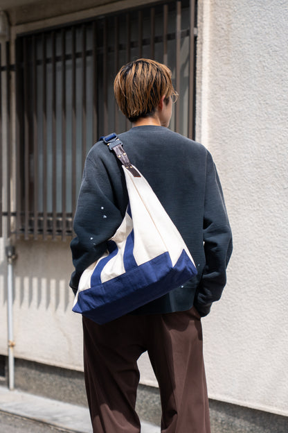 D cutting messenger bag