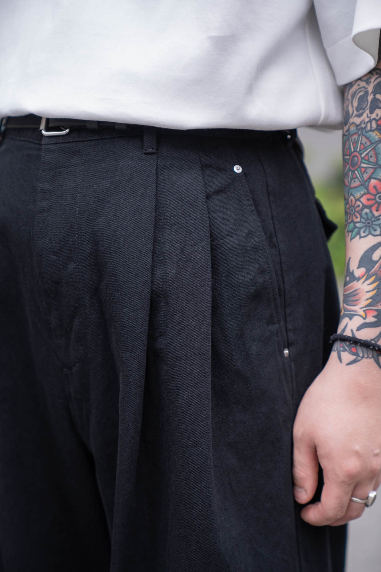 TWO TUCKS BUGGY PANTS