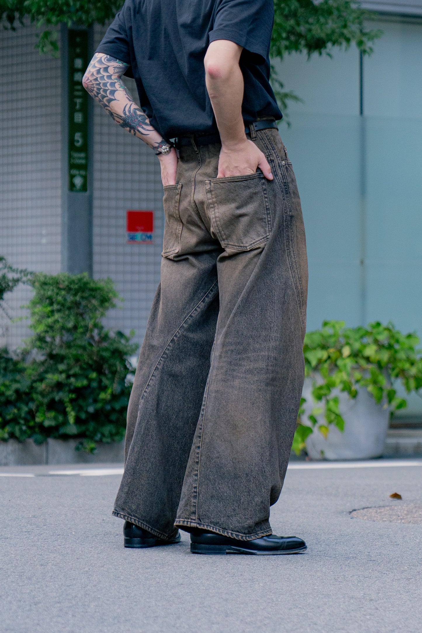 3D TWISTED WIDE LEG JEANS