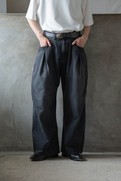 3D cutting denim pants