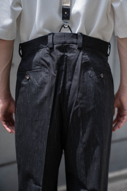 sign別注 Two-tuck trousers with suspenders