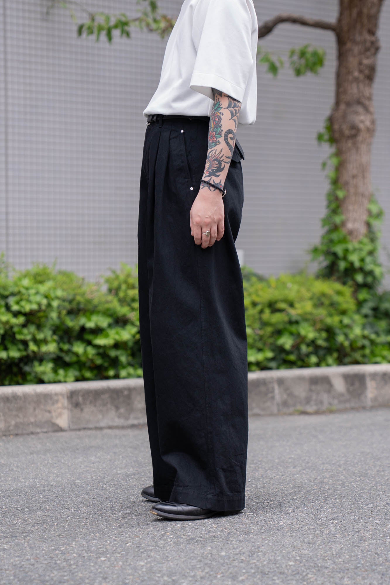 TWO TUCKS BUGGY PANTS