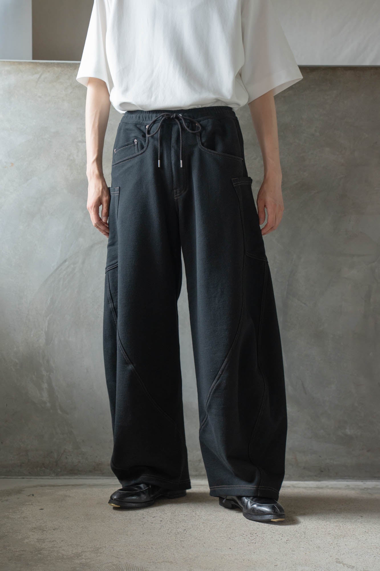 3D cutting sweat pants