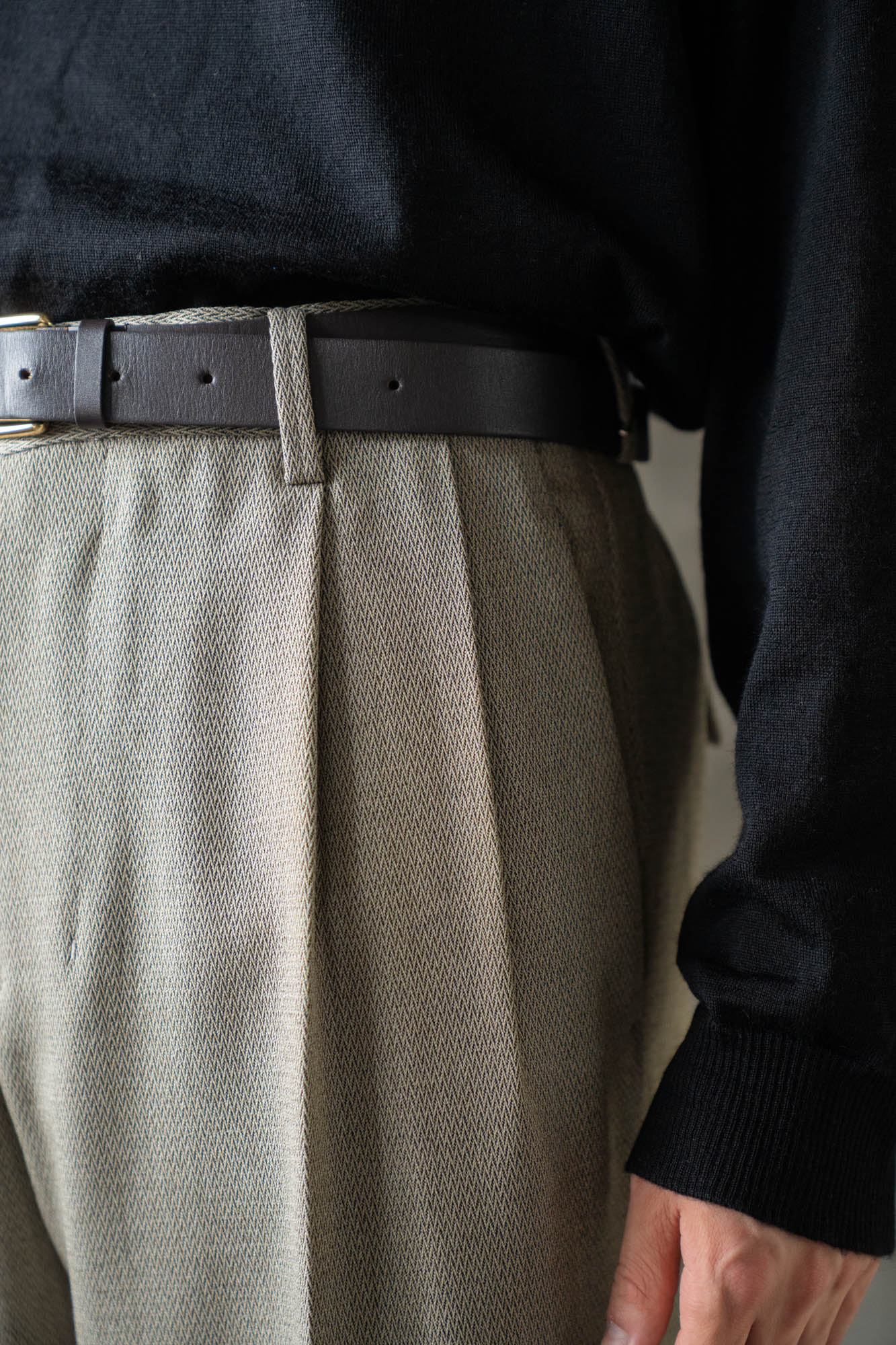 TWO-TUCKS WIDE TROUSERS