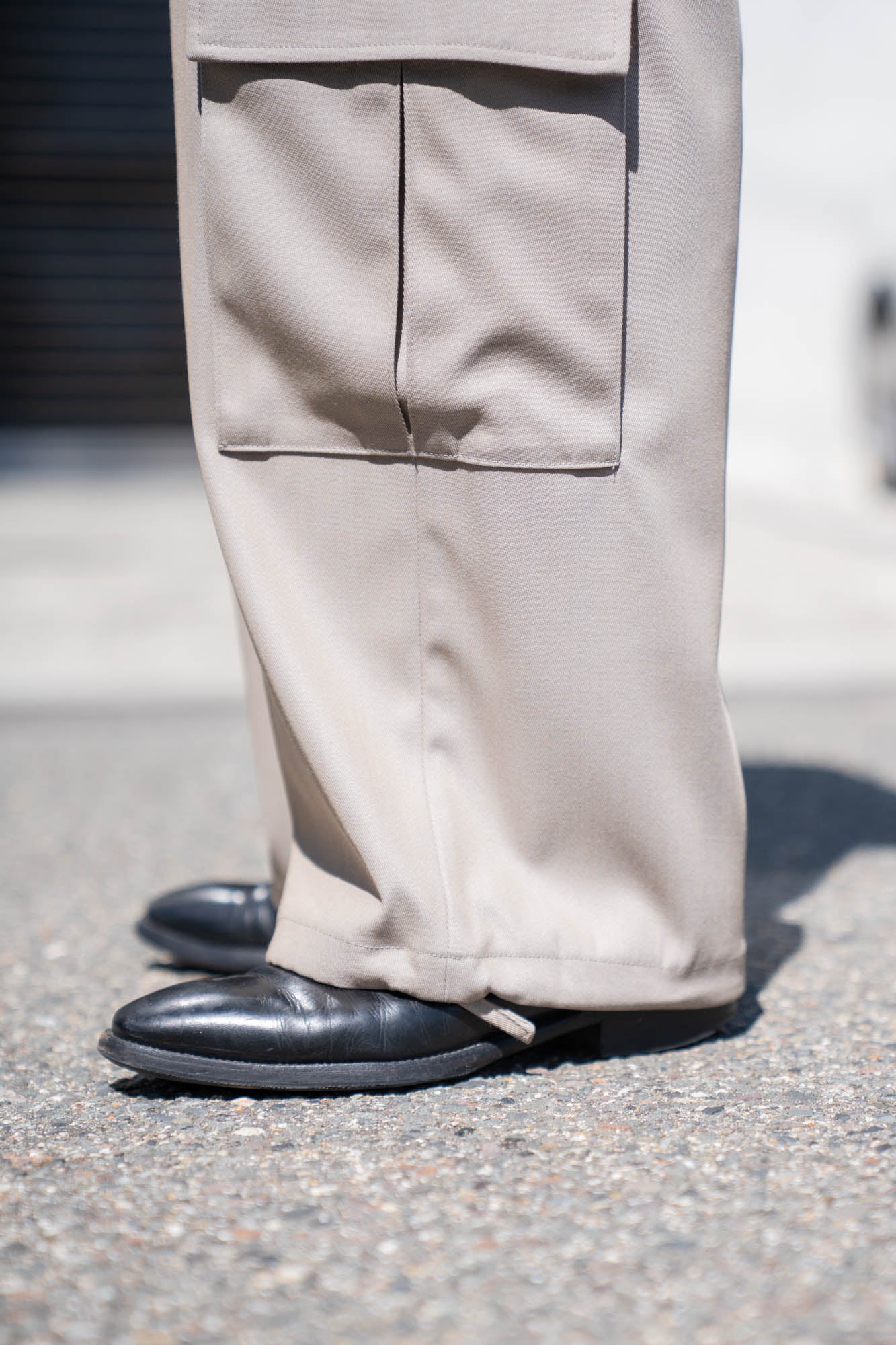 TWO TUCKS WIDE CARGO PANTS – sign | サイン