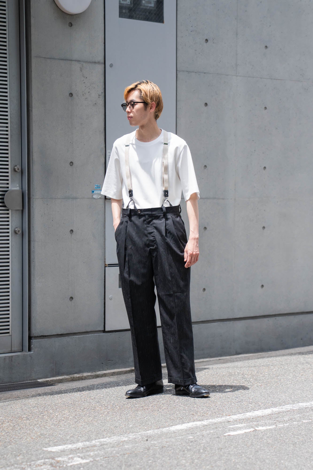 sign別注 Two-tuck trousers with suspenders