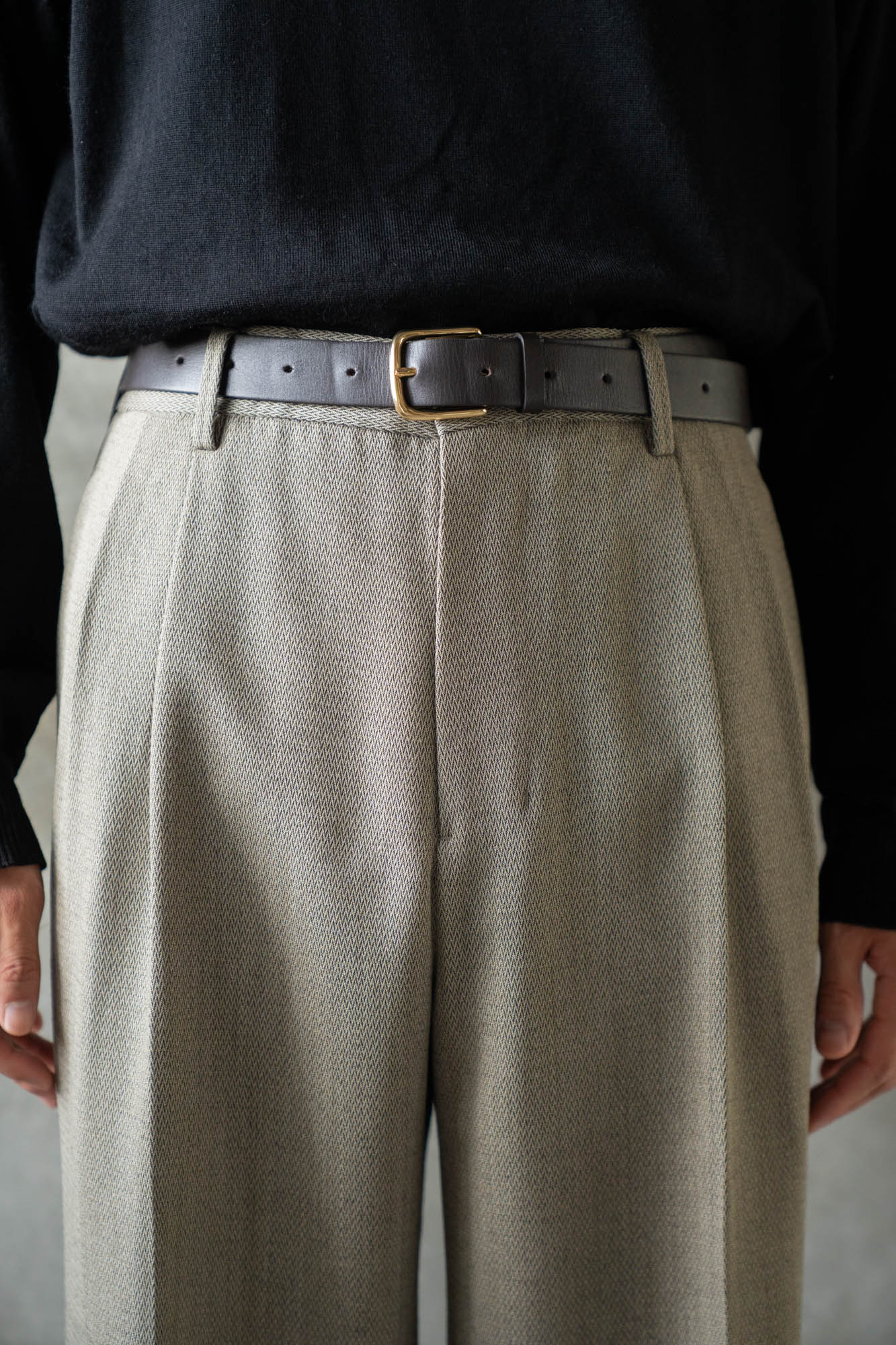 TWO-TUCKS WIDE TROUSERS
