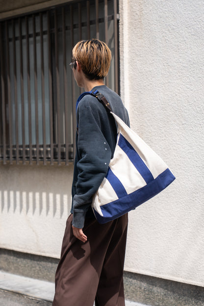 D cutting messenger bag