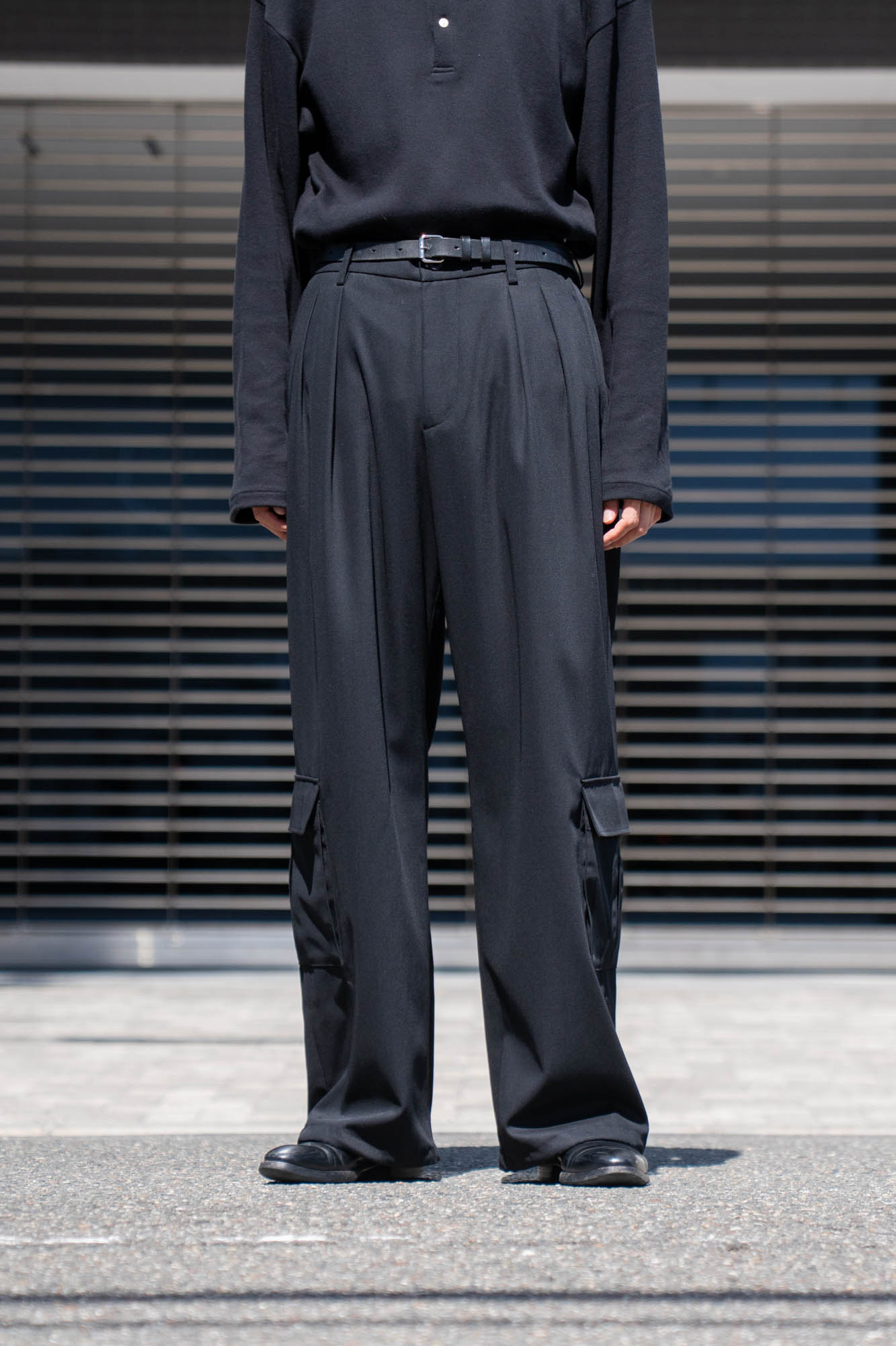 TWO TUCKS WIDE CARGO PANTS