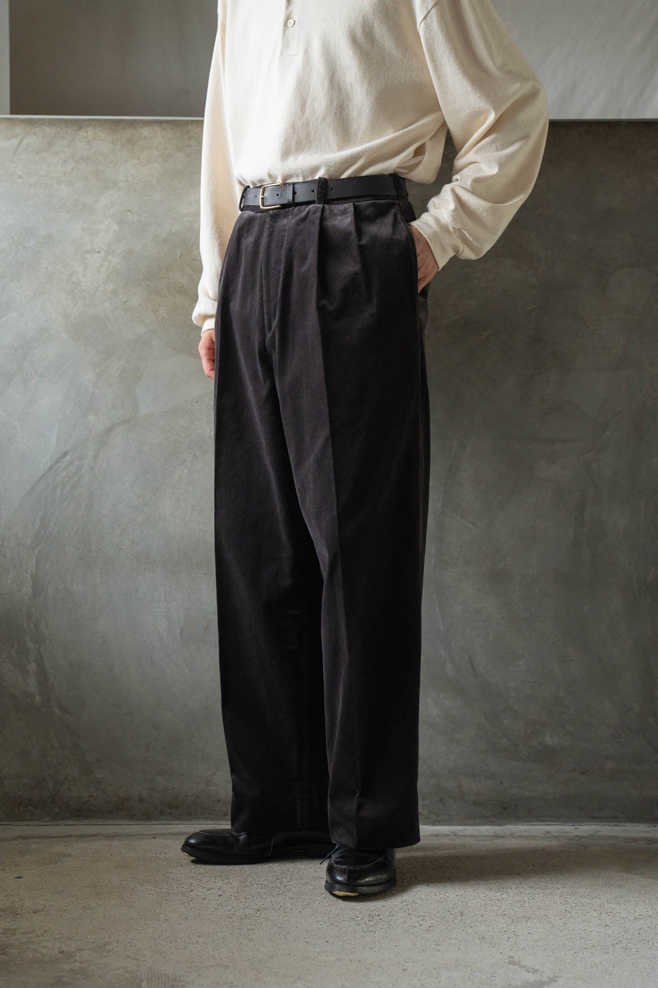 Fade Velvet Two-tuck Slacks