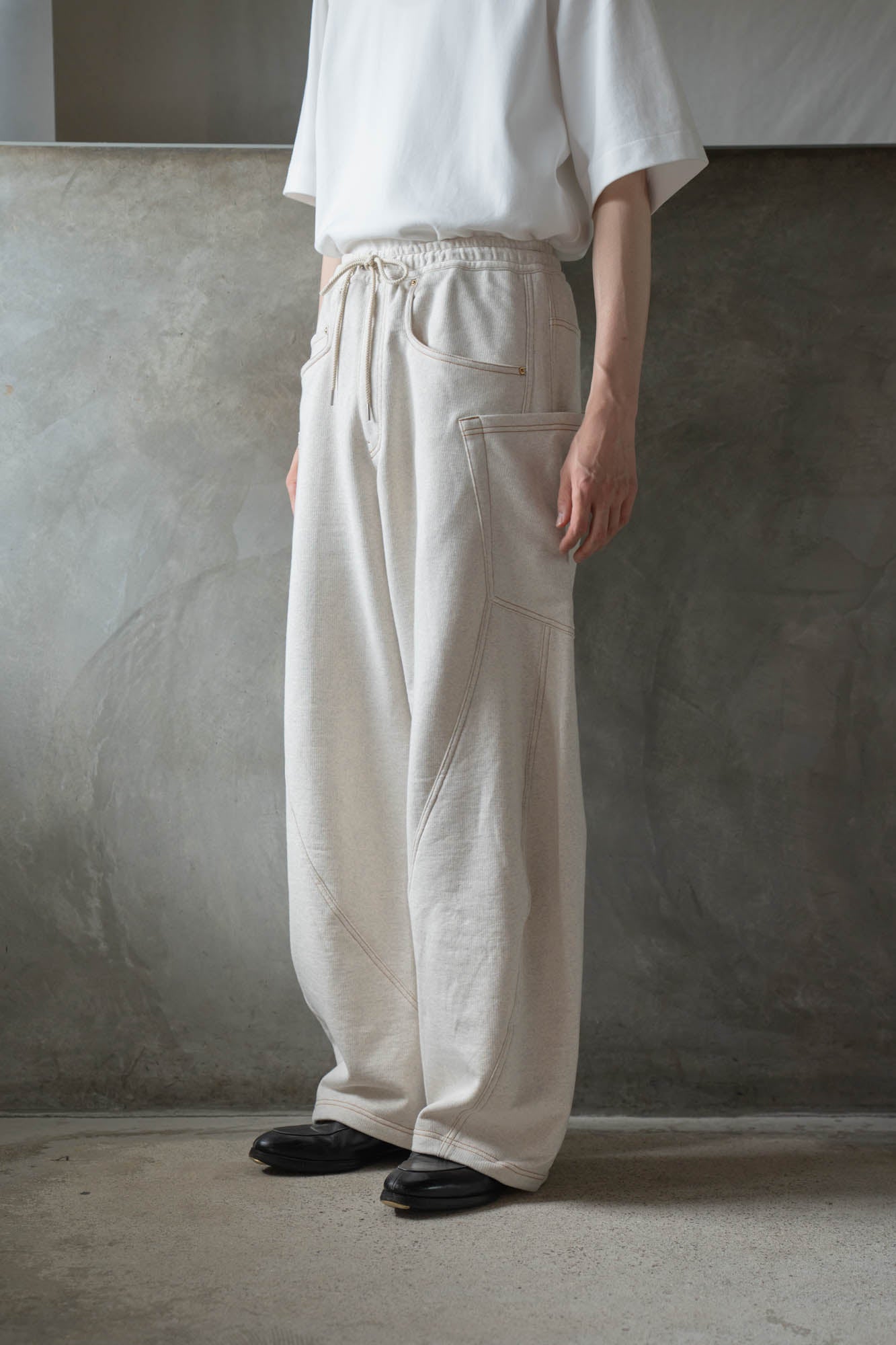 3D cutting sweat pants