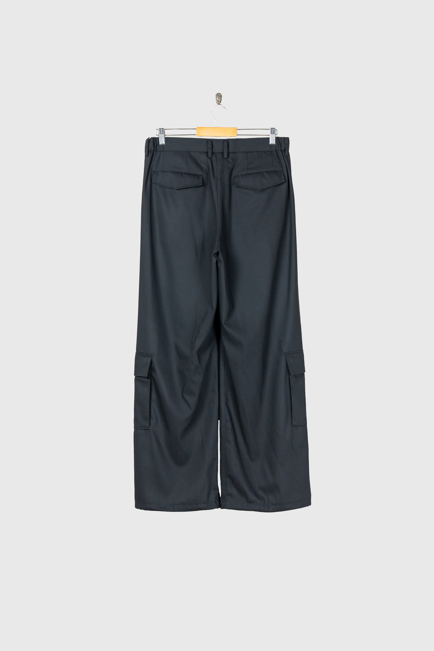 TWO TUCKS WIDE CARGO PANTS