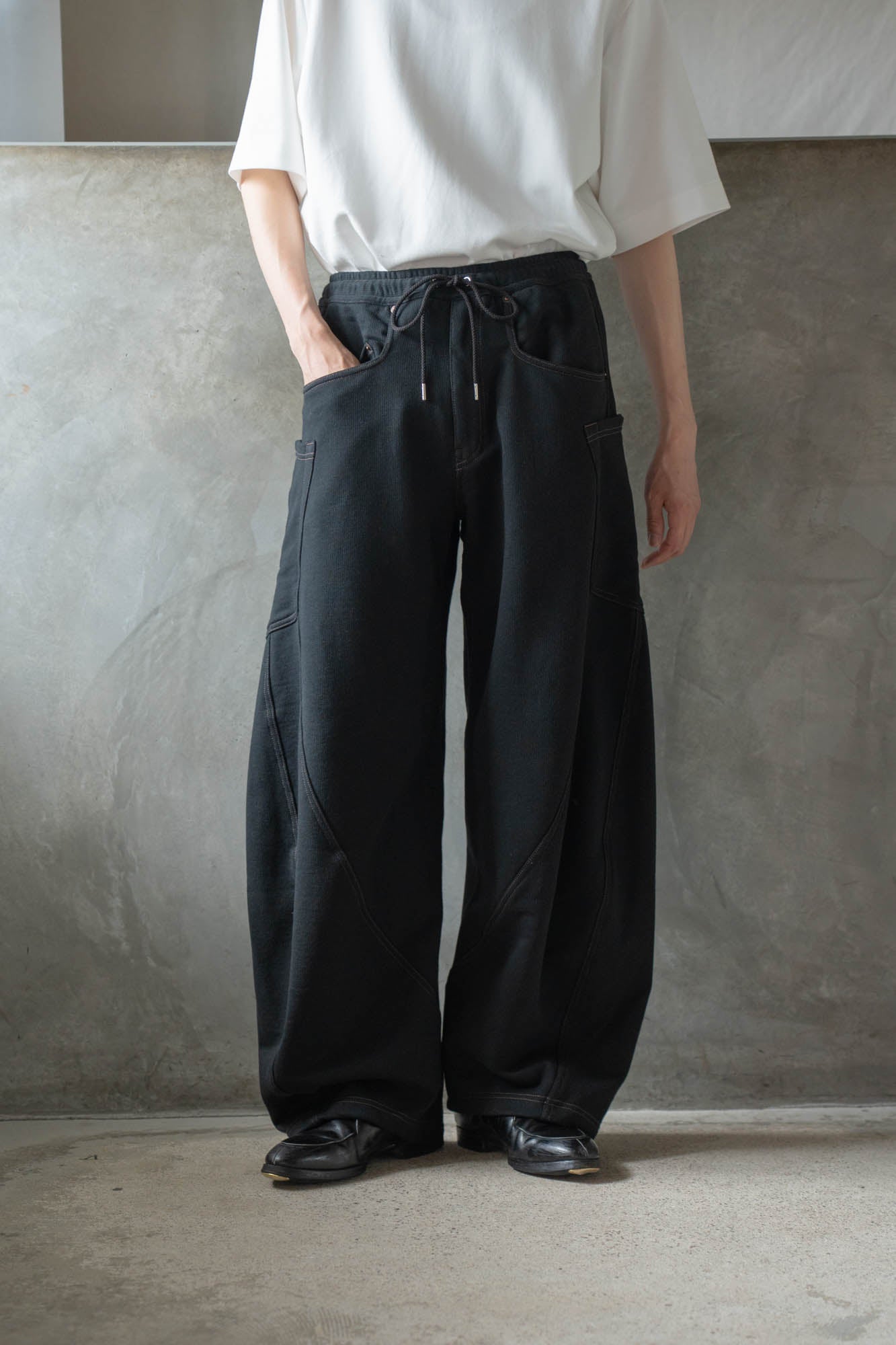 3D cutting sweat pants