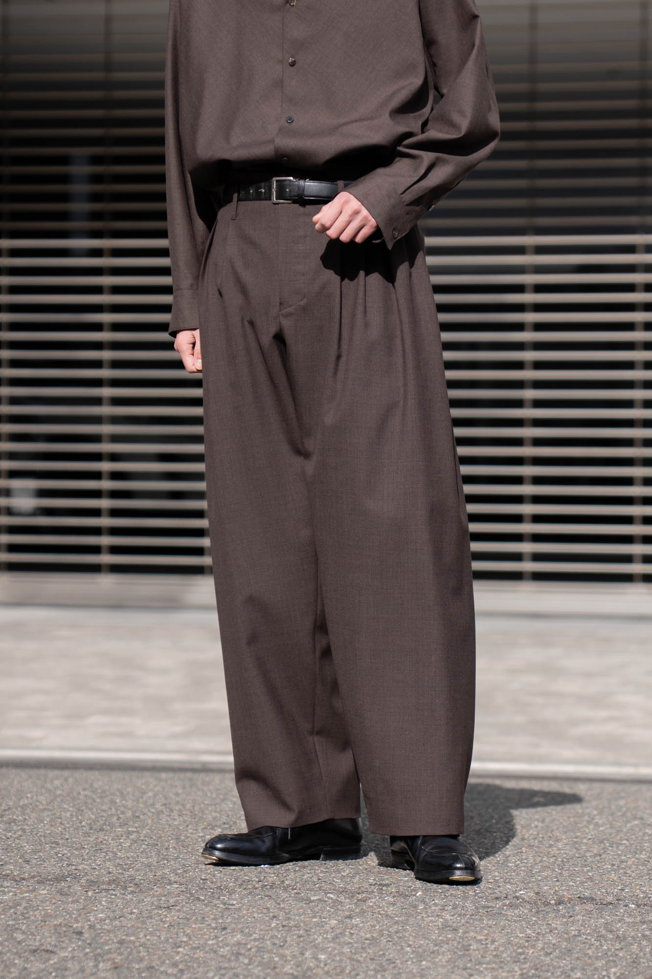 5 Tuck Trouser in Wool Tropical | スラックス OVERCOAT（オーバー