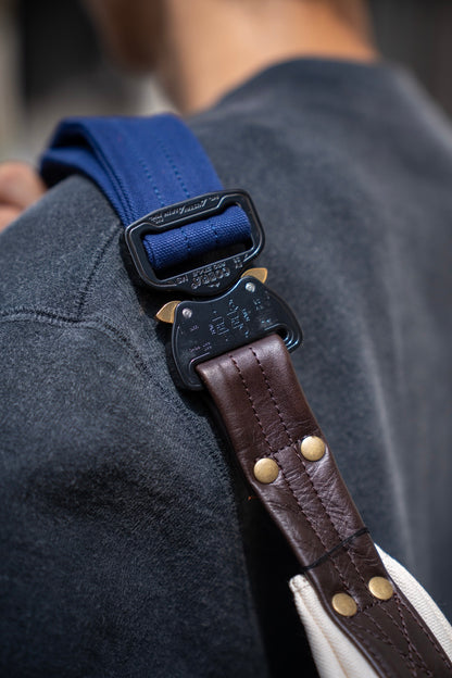 D cutting messenger bag