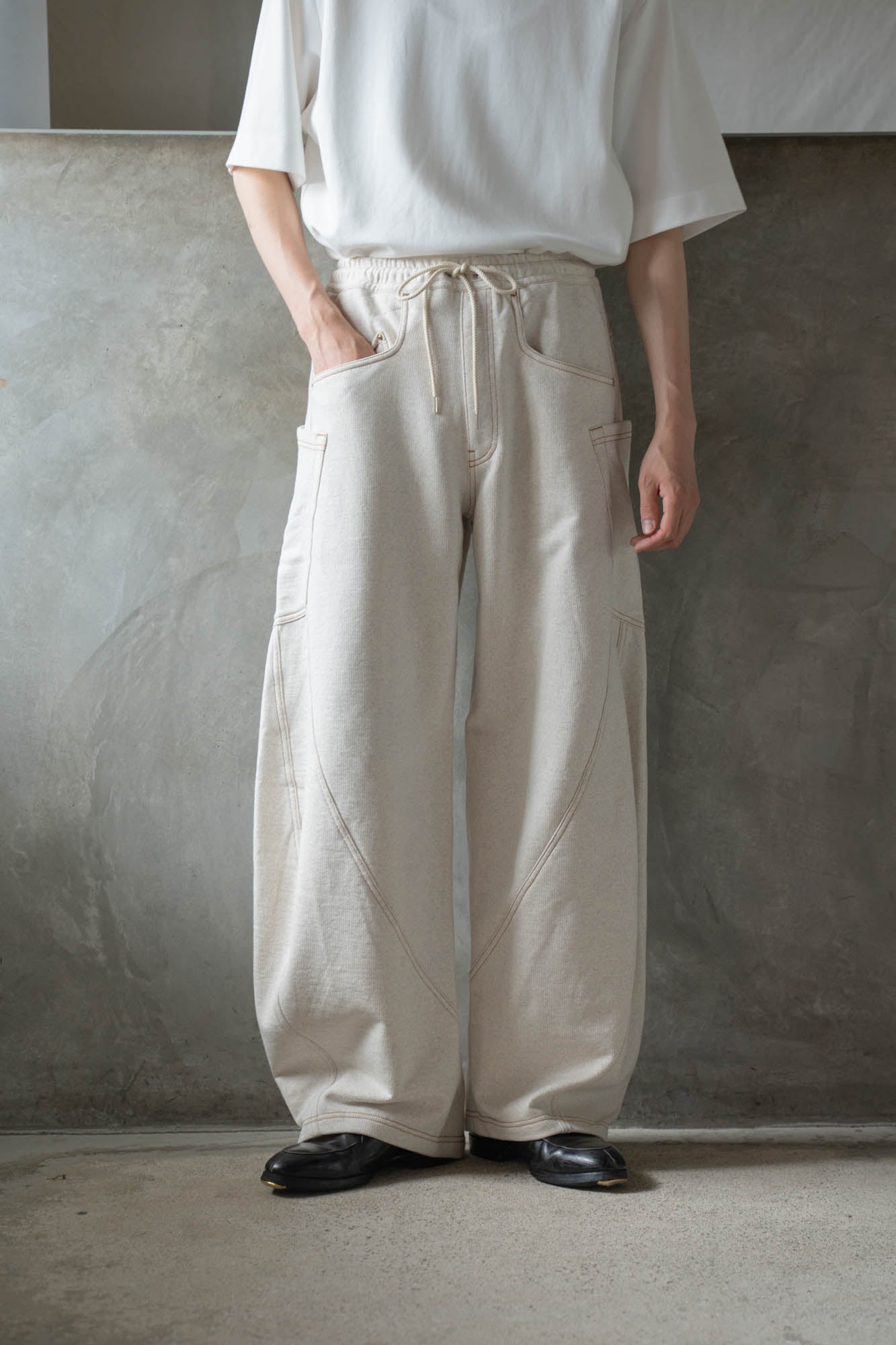 3D cutting sweat pants
