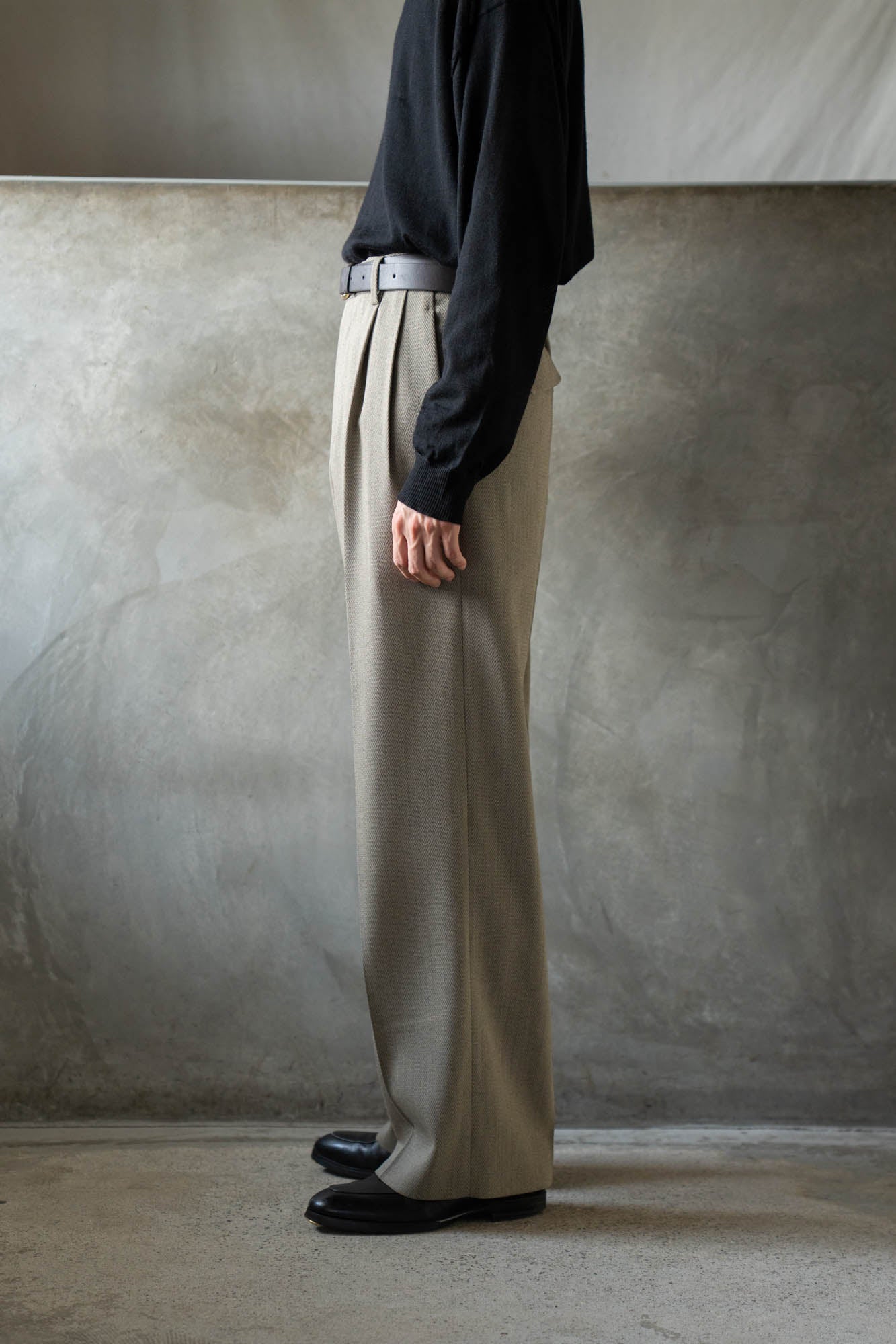 TWO-TUCKS WIDE TROUSERS