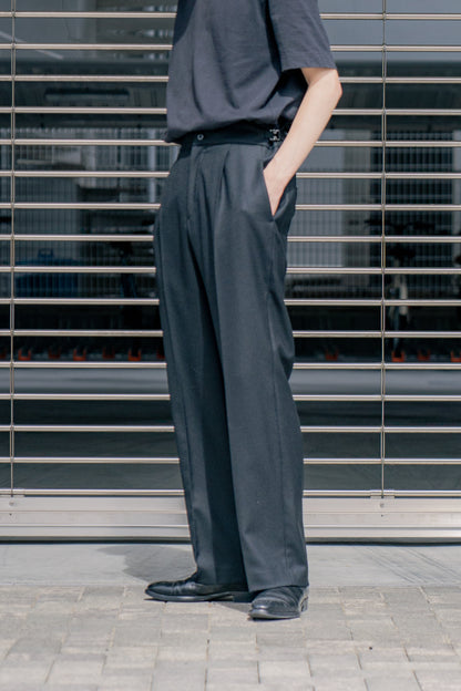 ONE TUCK STRAIGHT TROUSERS