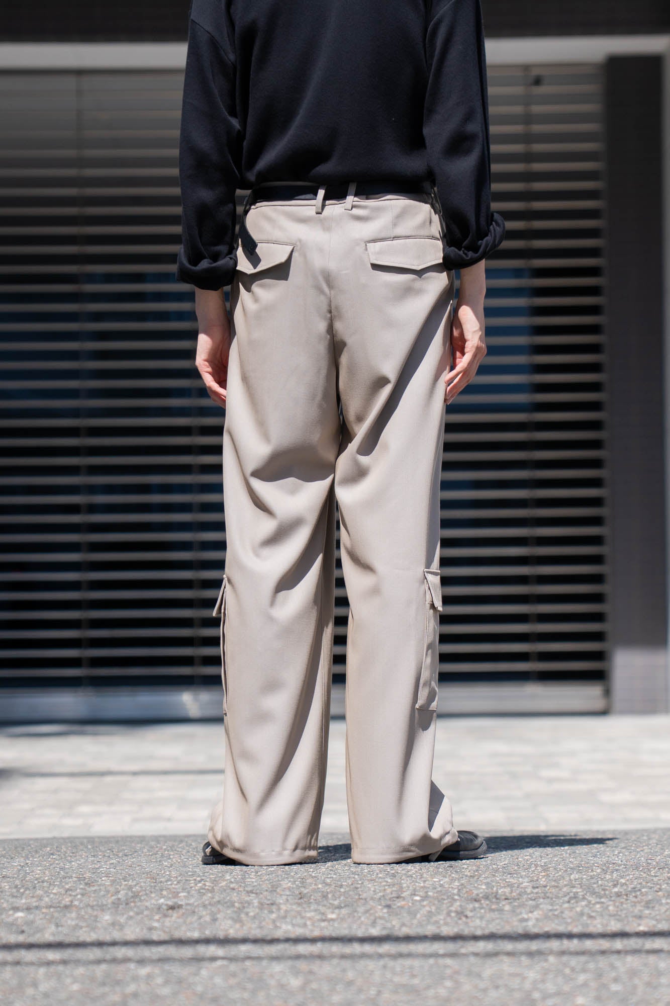TWO TUCKS WIDE CARGO PANTS