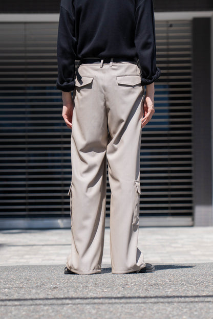 TWO TUCKS WIDE CARGO PANTS