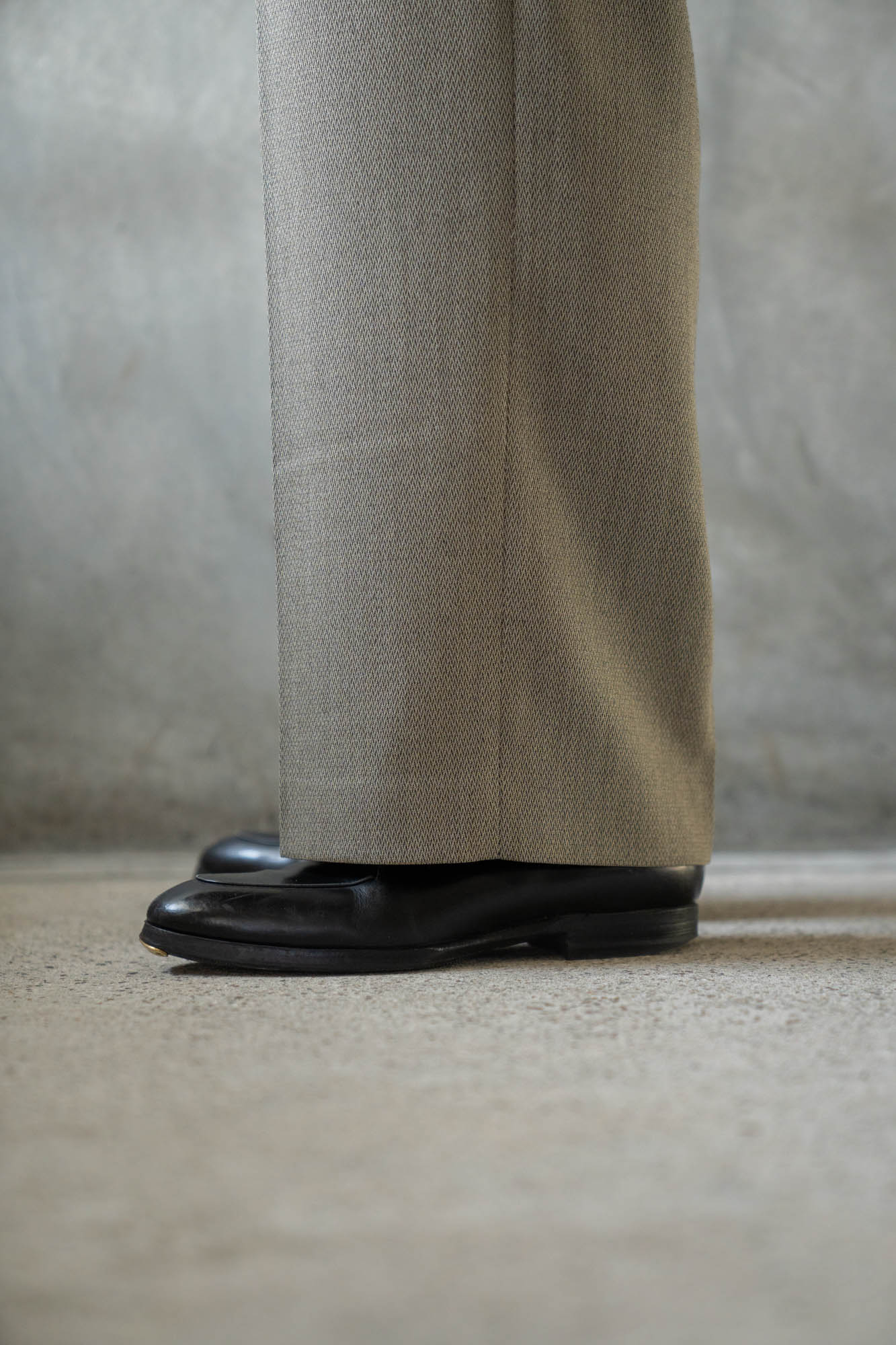 TWO-TUCKS WIDE TROUSERS