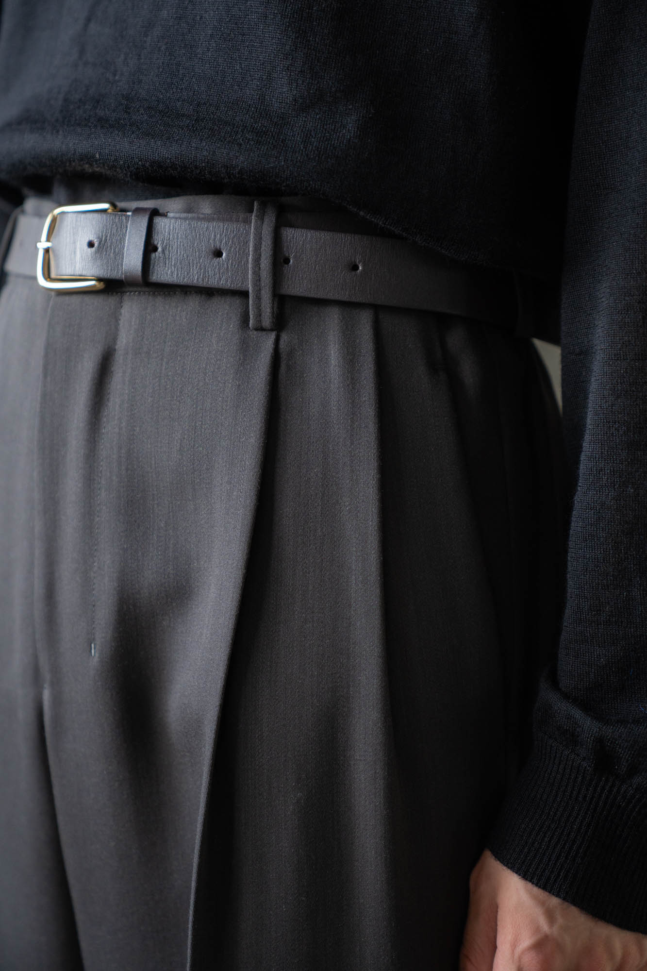 TWO-TUCKS WIDE TROUSERS