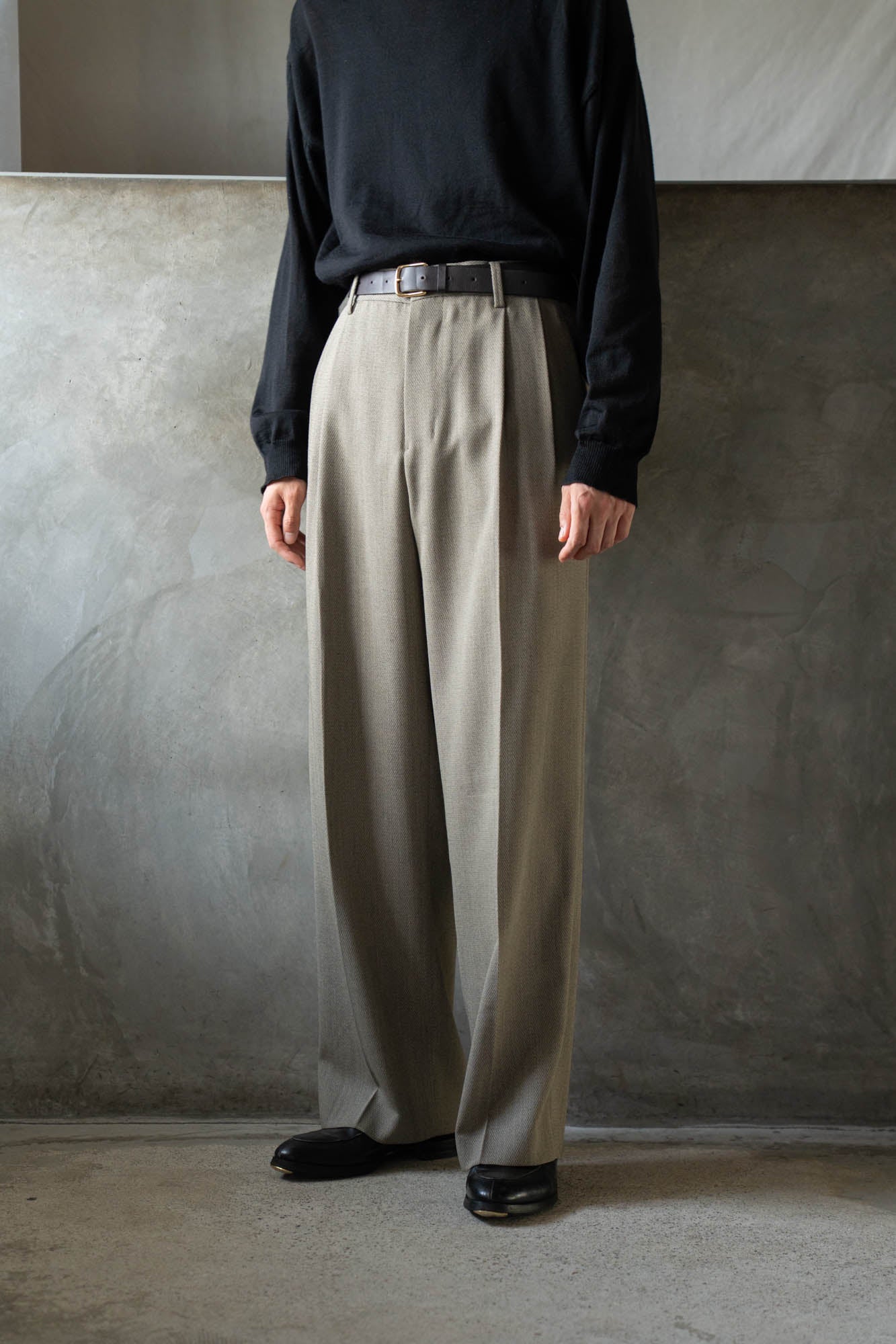 TWO-TUCKS WIDE TROUSERS