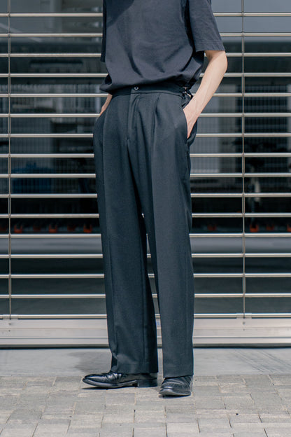 ONE TUCK STRAIGHT TROUSERS