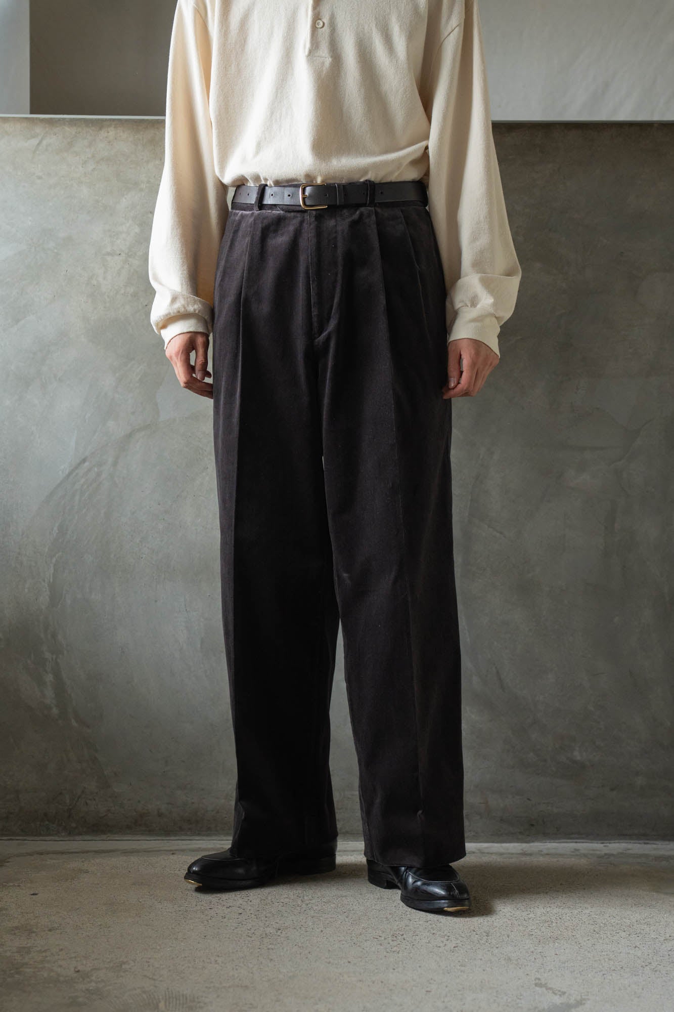 Fade Velvet Two-tuck Slacks