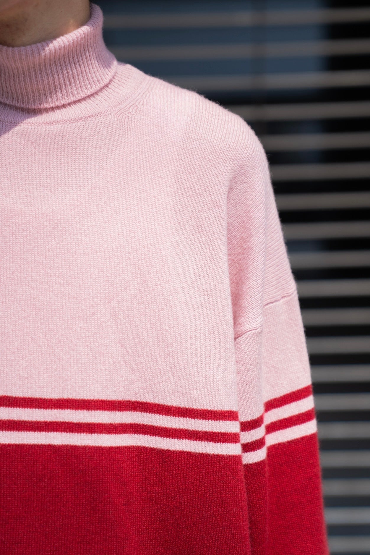 CASHMERE TURTLE SWEATER