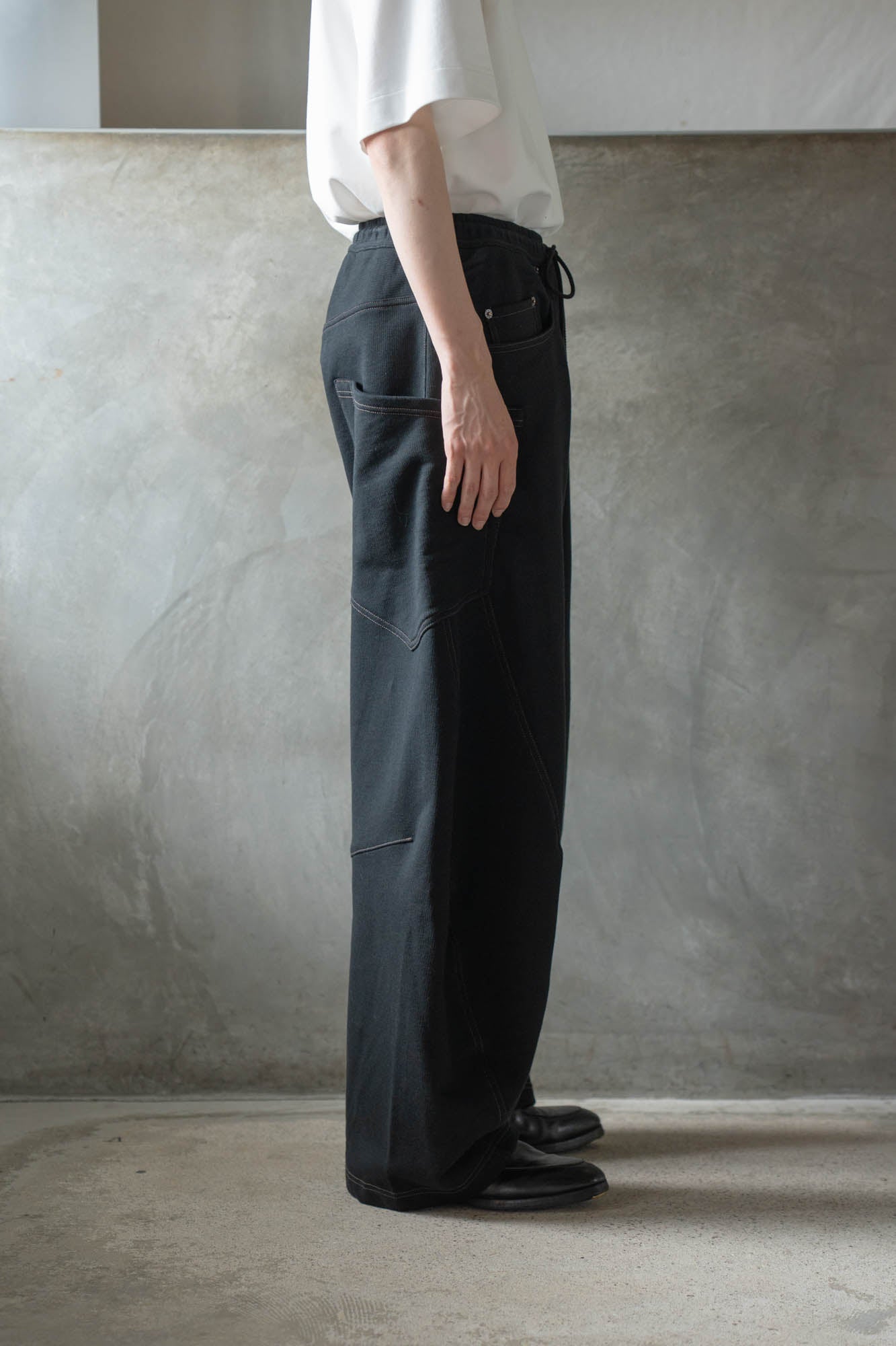 3D cutting sweat pants