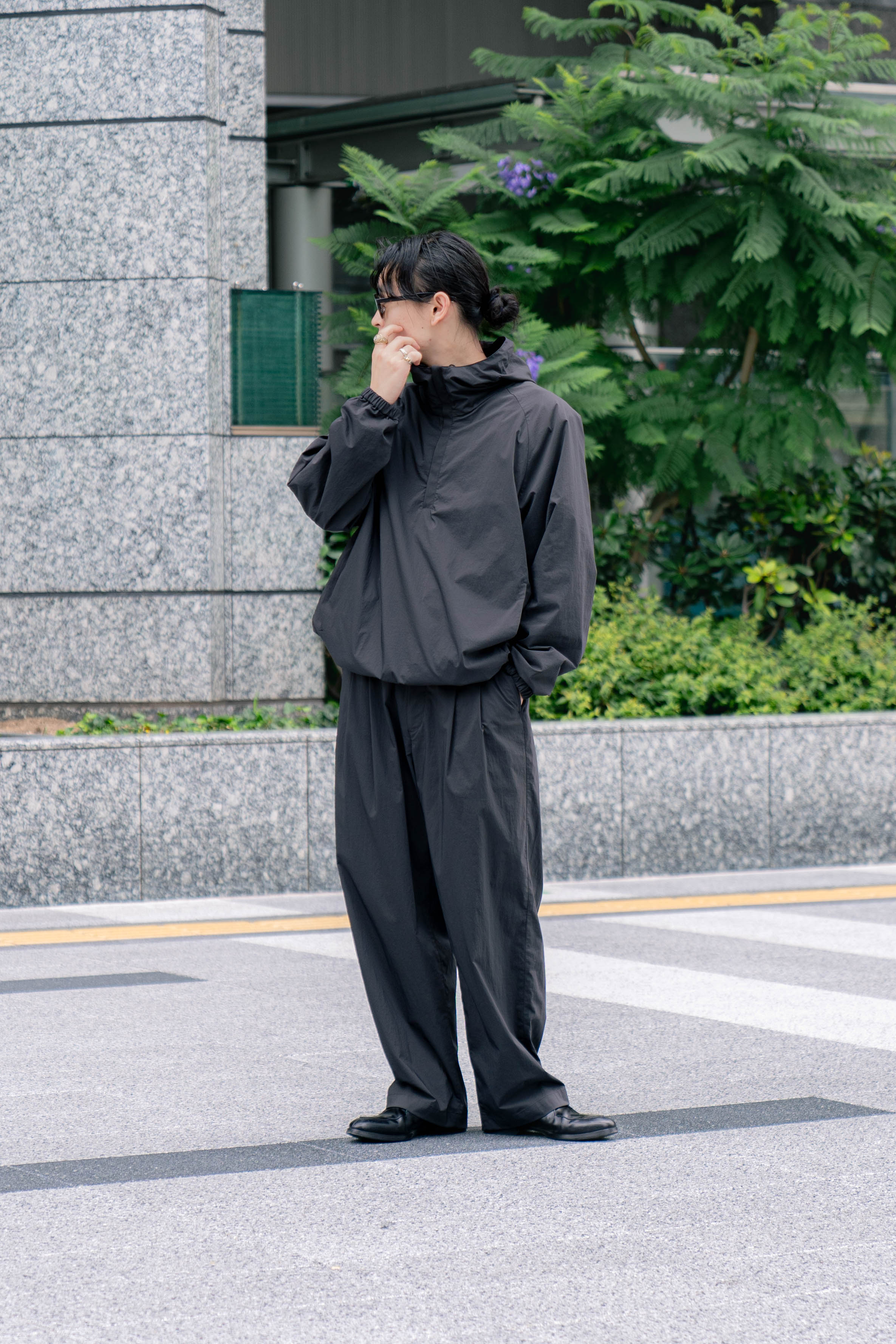 WINDPROOF NYLON HOODED PULLOVER