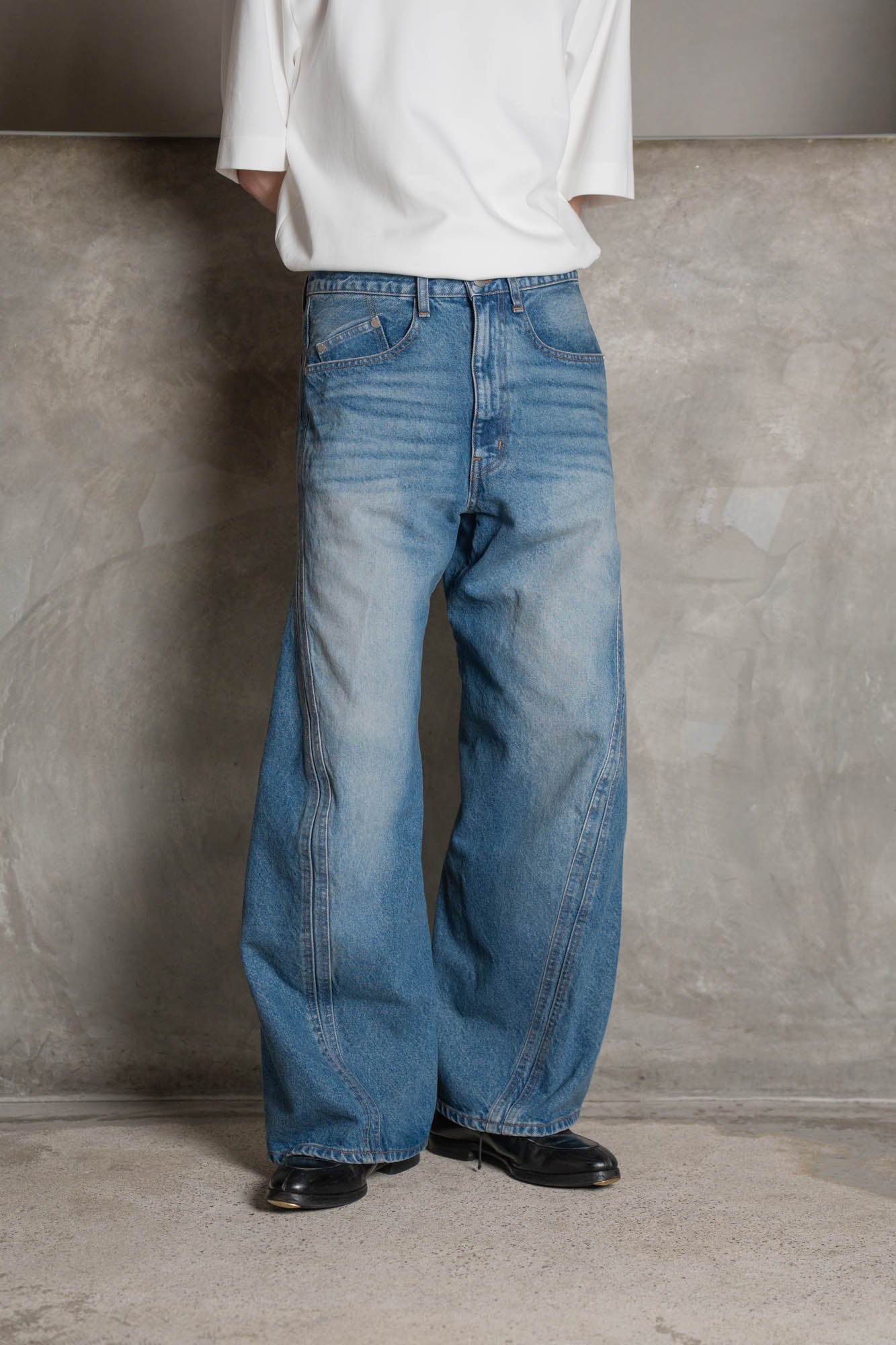 3D TWISTED WIDE LEG JEANS | デニム NVRFRGT（ネバーフォーゲット