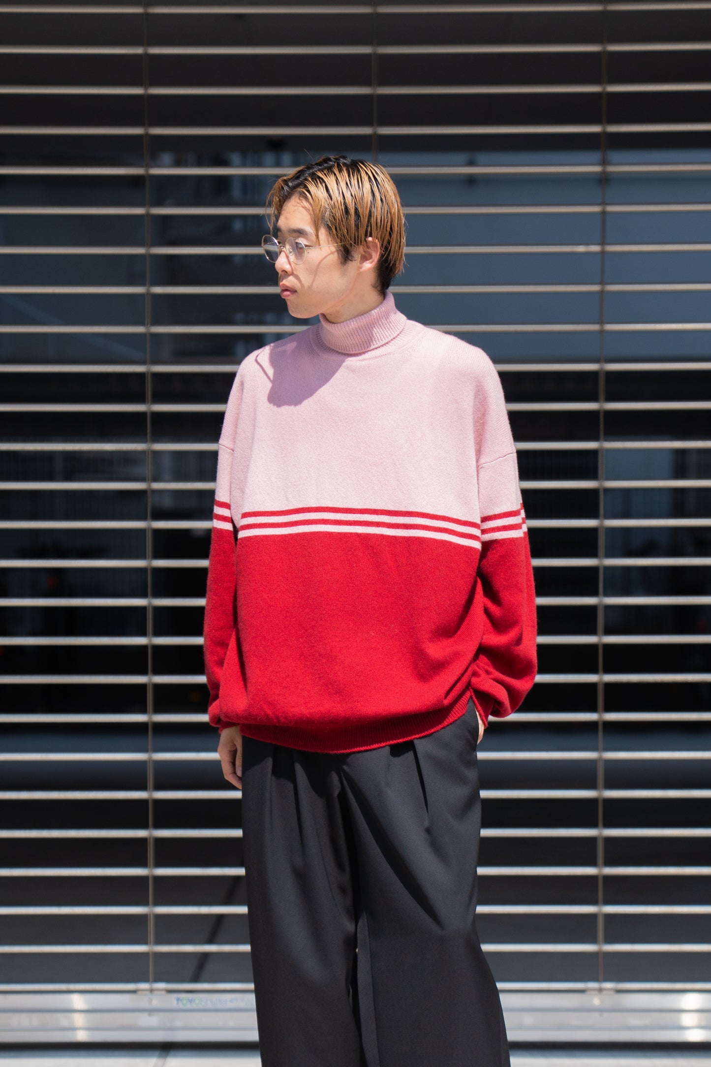 CASHMERE TURTLE SWEATER