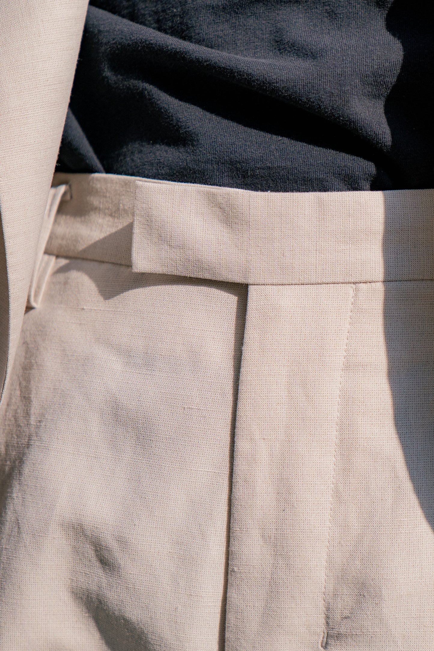 TWO TUCKS TAPERED TROUSERS