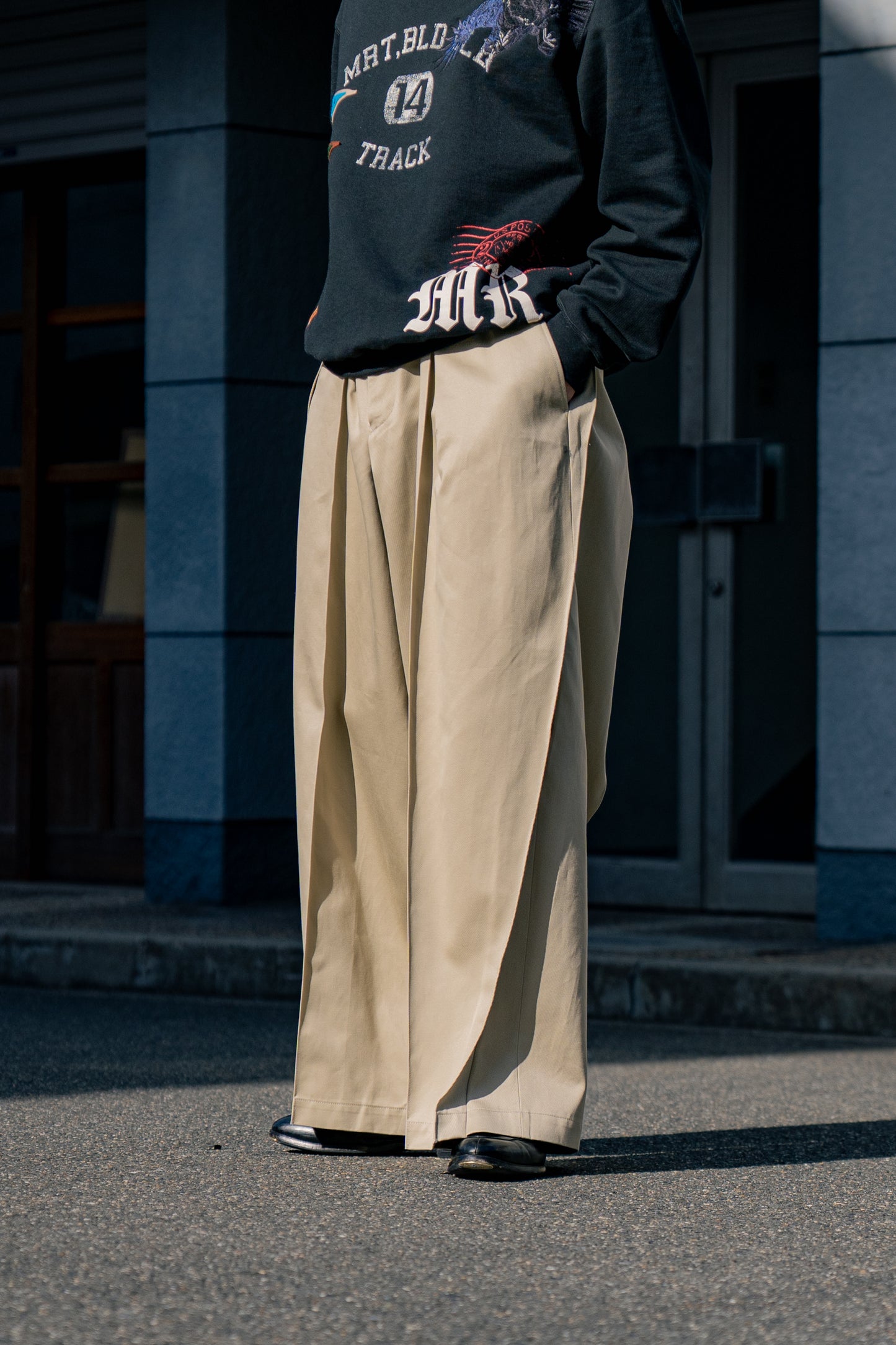 Pleat-design pant