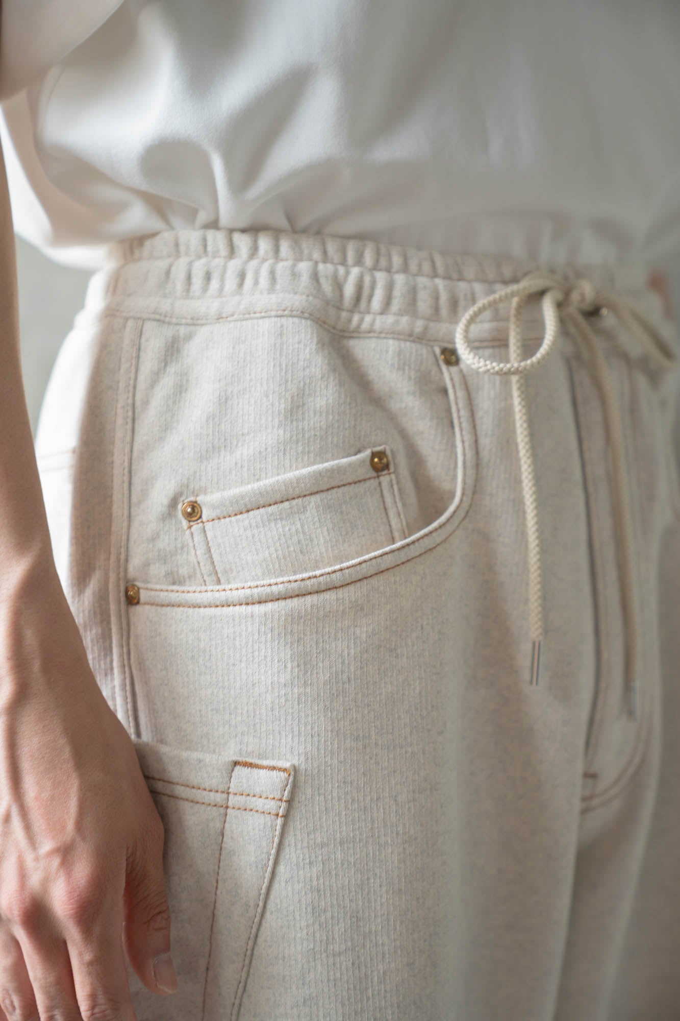 3D cutting sweat pants