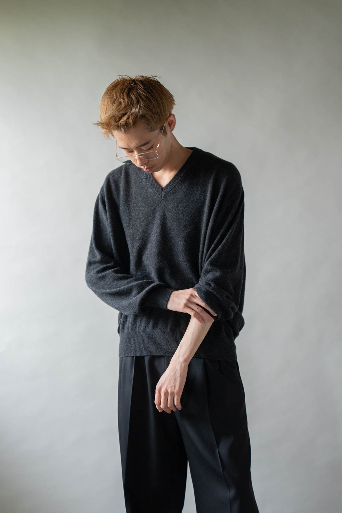 CASHMERE V-NECK KNIT .16