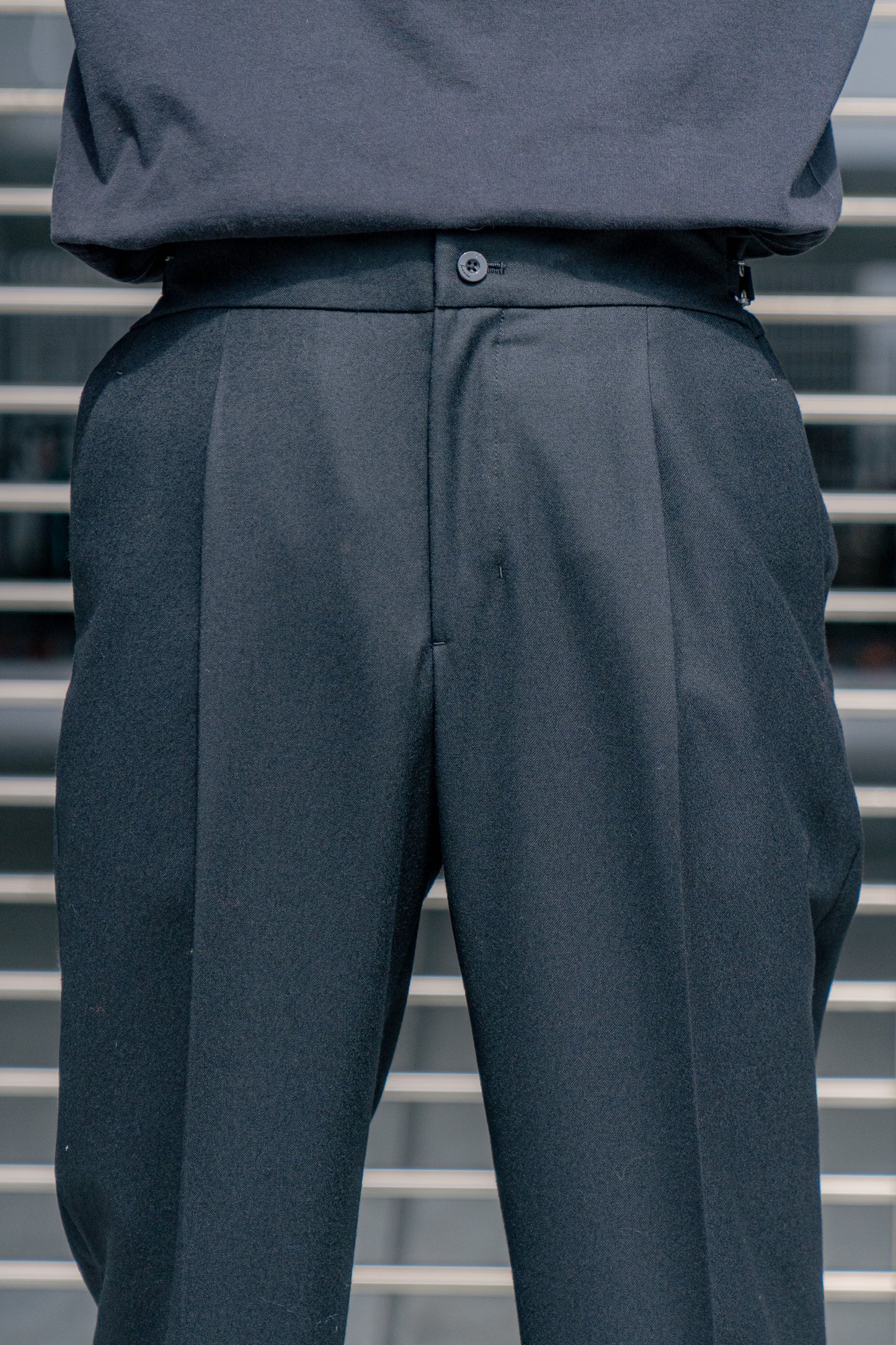 ONE TUCK STRAIGHT TROUSERS