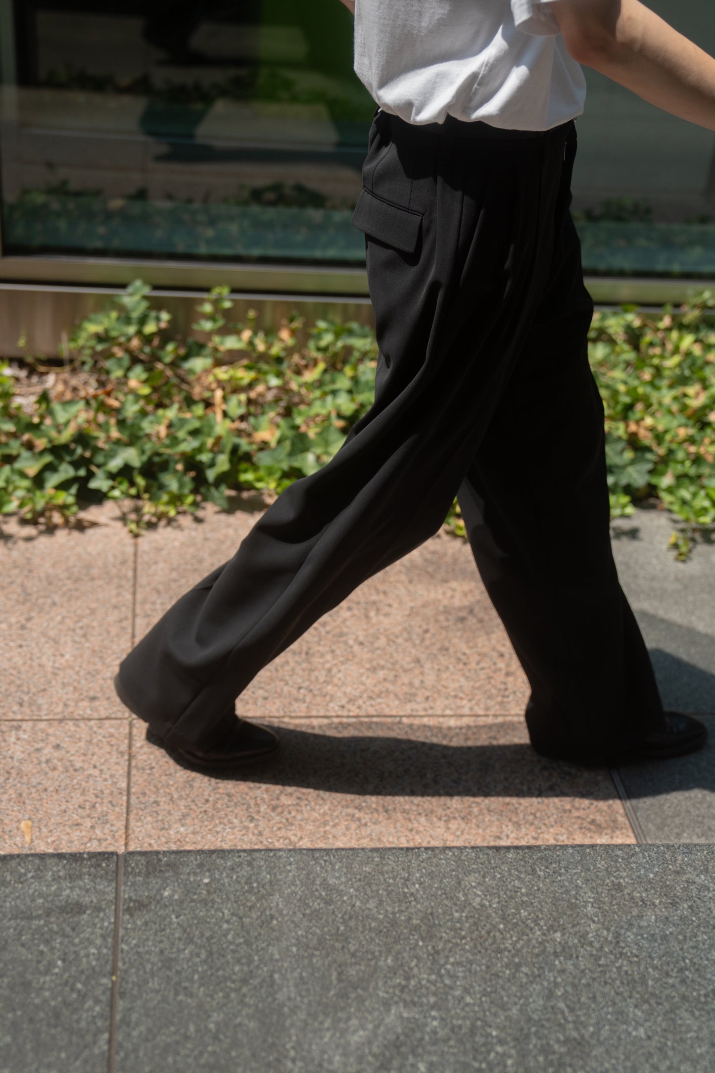 sign別注 TWO TUCKS WIDE TROUSERS