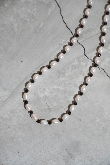 NOIR DEW PEARL NECKLACE