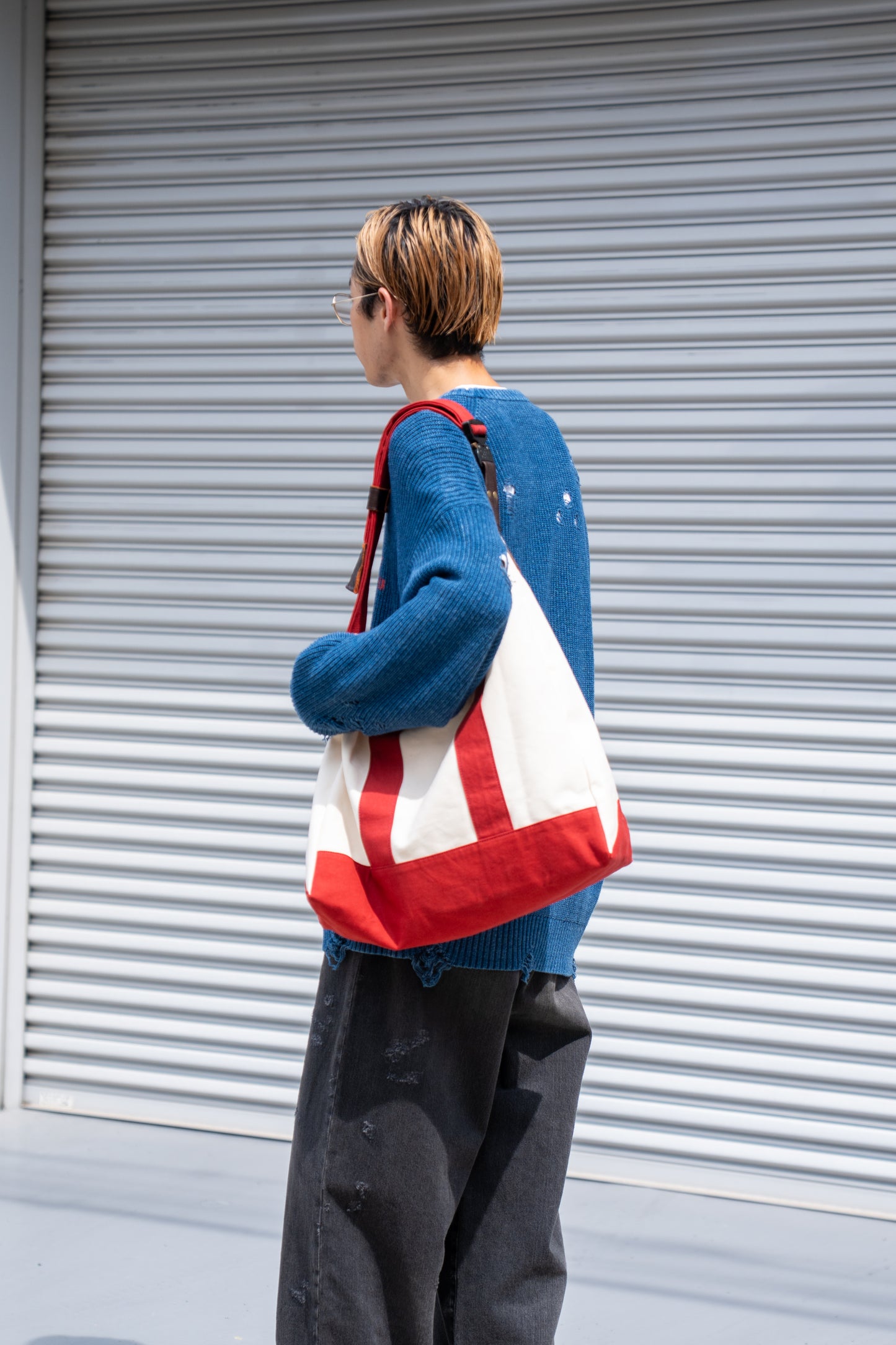 D cutting messenger bag