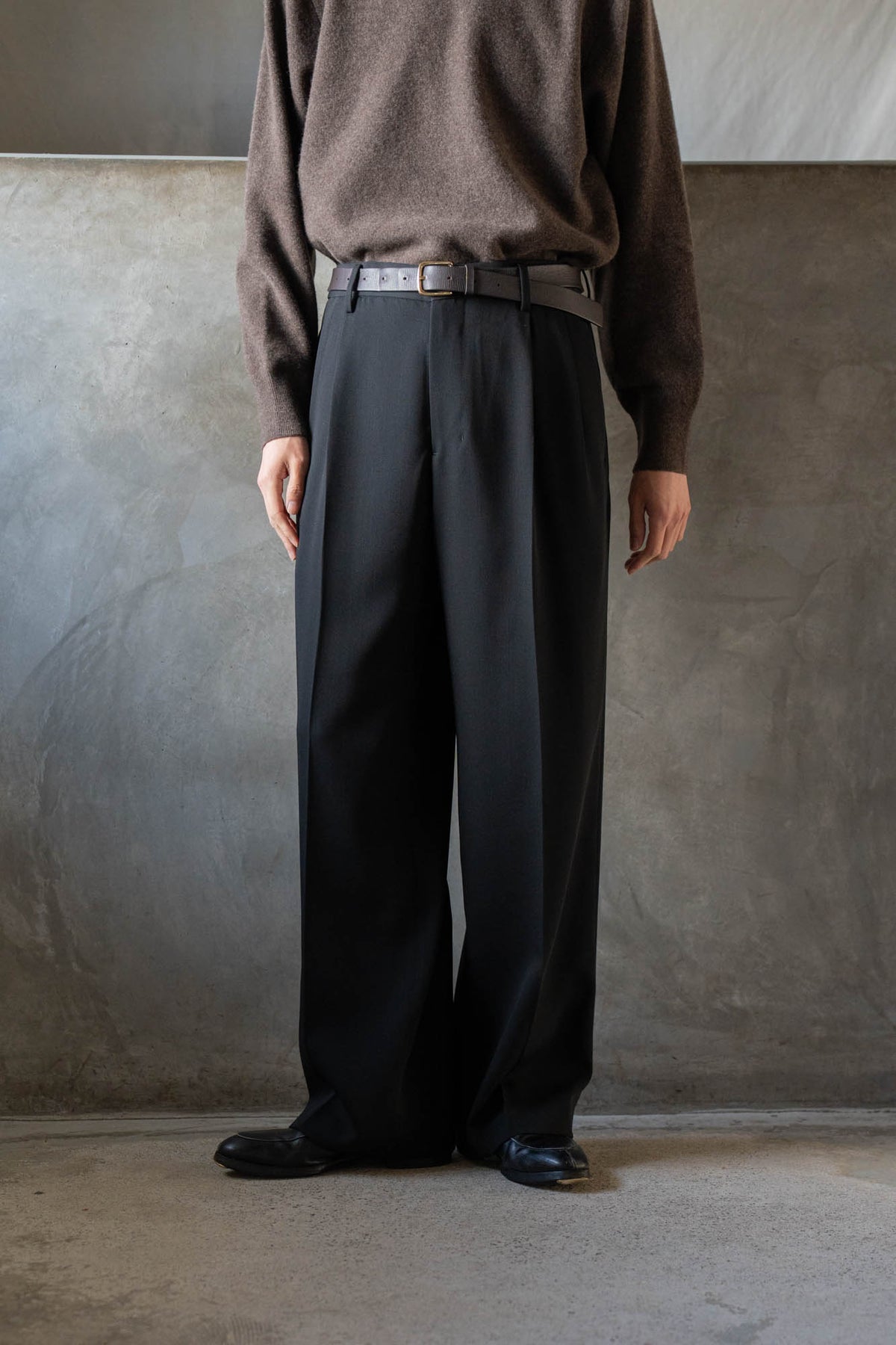 TWO-TUCKS WIDE TROUSERS
