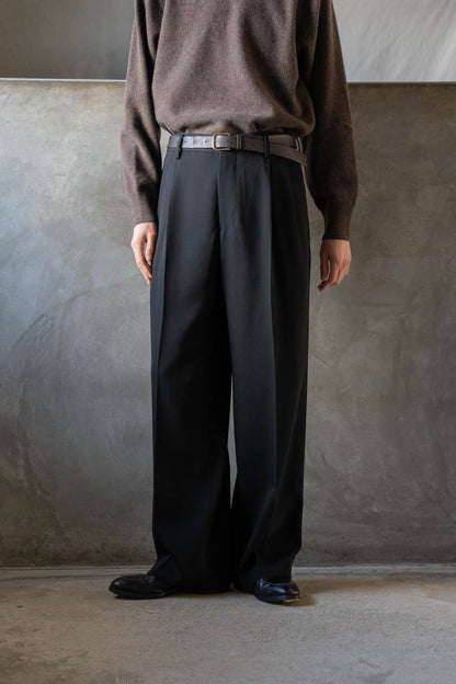 TWO-TUCKS WIDE TROUSERS