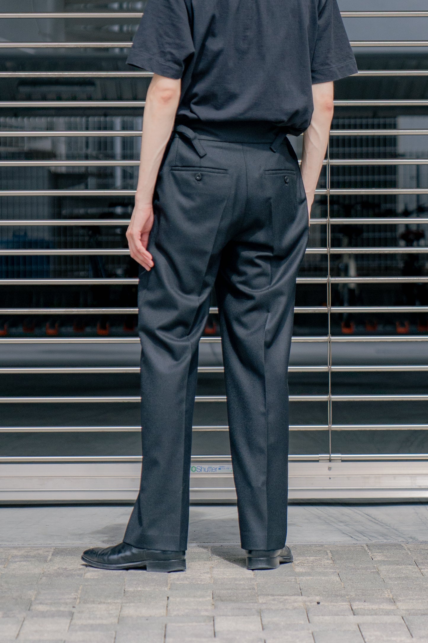 ONE TUCK STRAIGHT TROUSERS