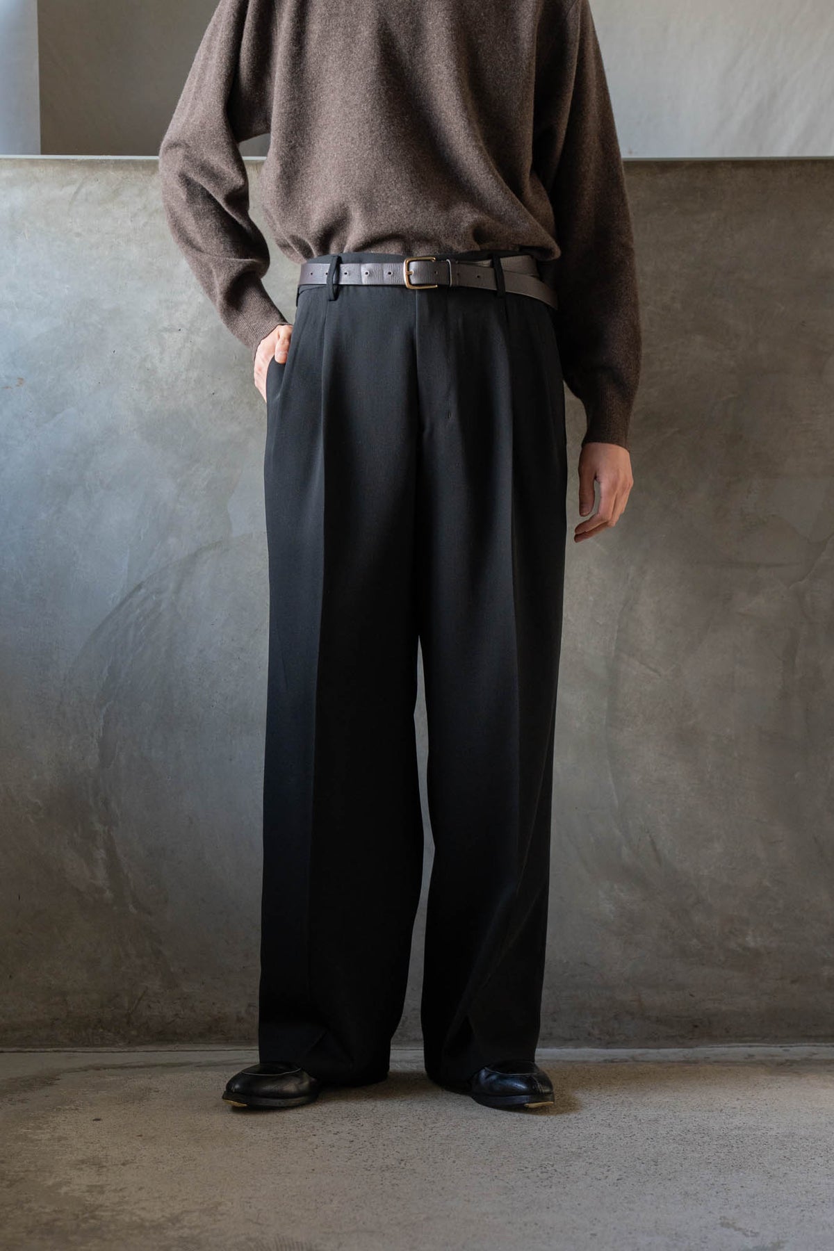 TWO-TUCKS WIDE TROUSERS