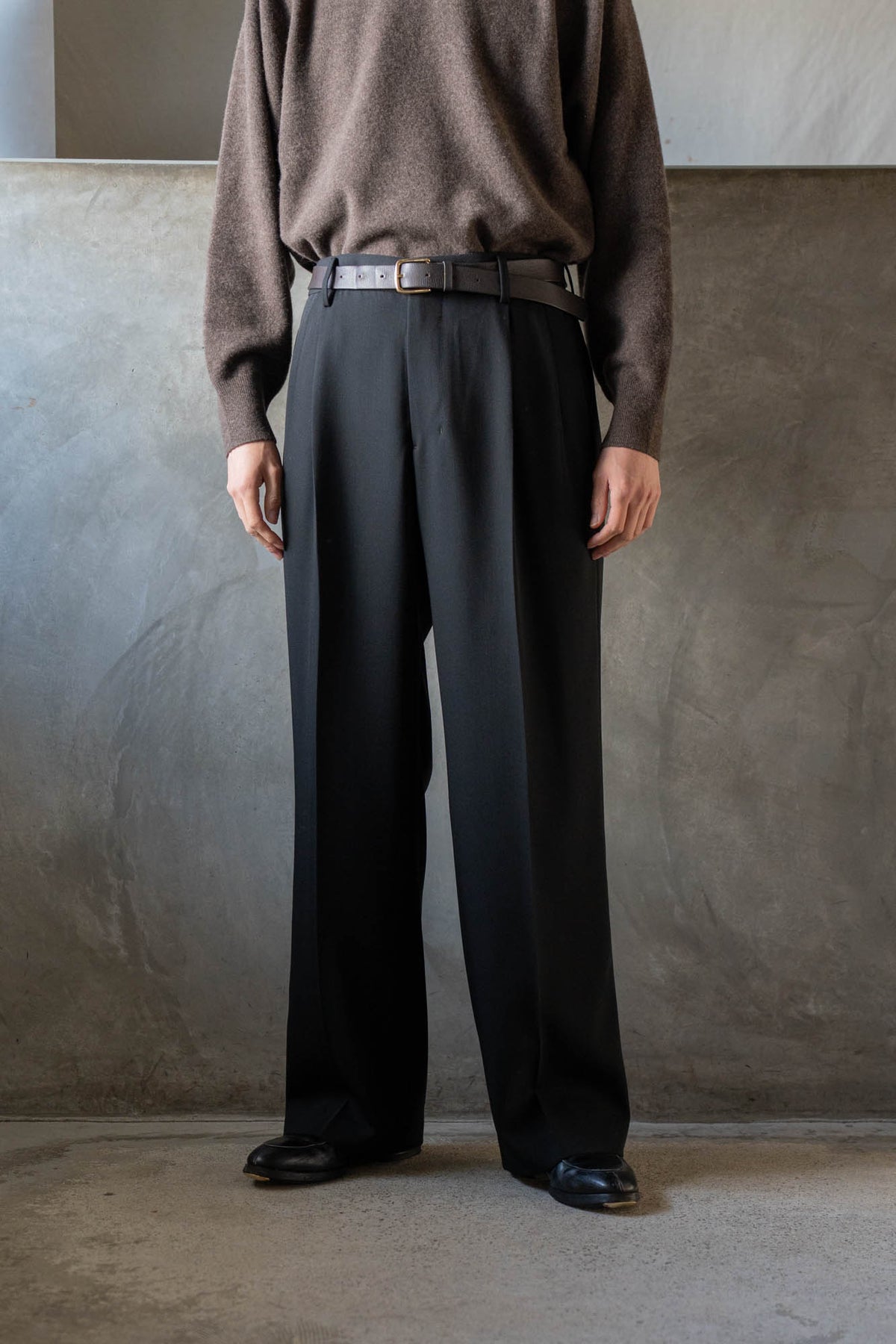 TWO-TUCKS WIDE TROUSERS